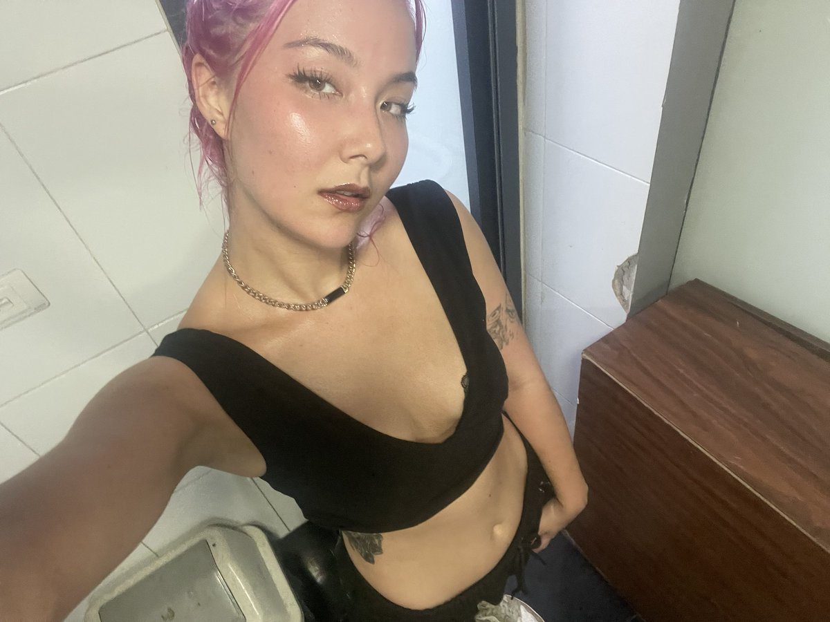 AllforAmelie's tweet photo. happy tuesday findom https://t.co/49zuo02BrQ