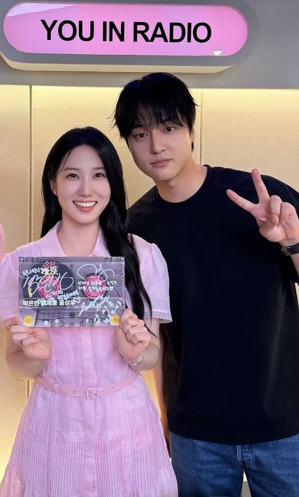 Blue_fish_fra's tweet photo. #SpookyInLove drama couple 👩‍❤️‍👨🥰😍

At drama promotion photoshoot

Manifestating they reunite in another project 🙏🏻🥰

#ParkEunbin #YangSejong #koreandrama #bestcouple #binjong https://t.co/QXr8dTaVZ1
