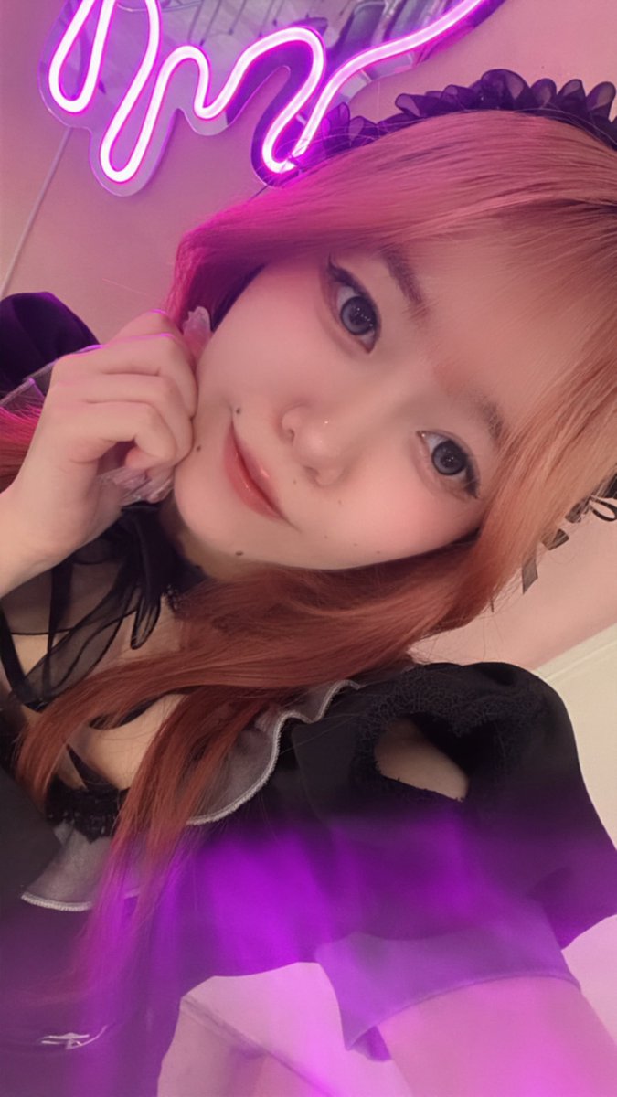 Candy_michiru03's tweet photo. カメラの近く割れてるから自動でフィルターかかるの草 https://t.co/ABhadmKi4j