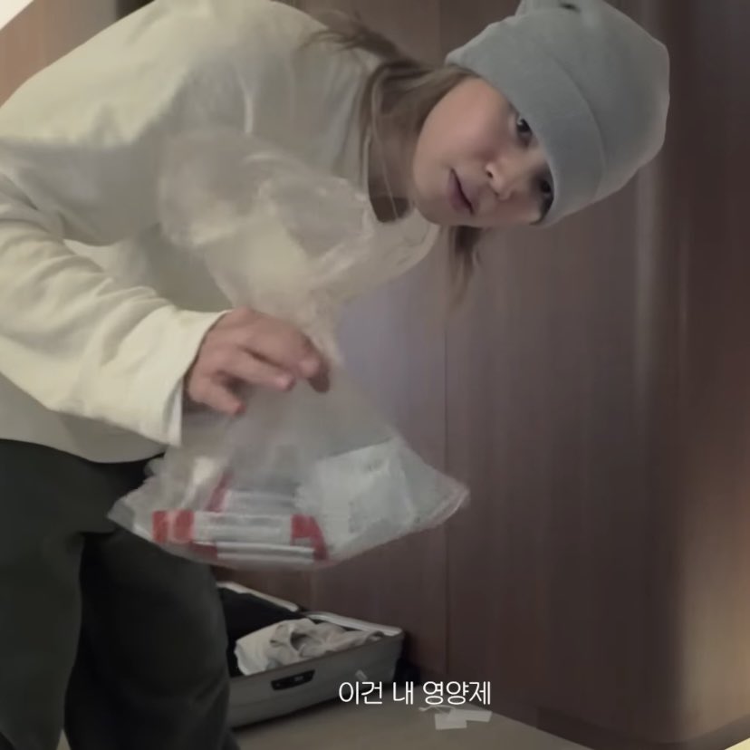 YOUTH_LUV_BTS's tweet photo. 가방 사이즈 어디 안 감 ㅋㅋㅋ
둘이 진짜 천생연분임 ㅋㅋㅋㅋㅋ https://t.co/UoAY3R3yZo