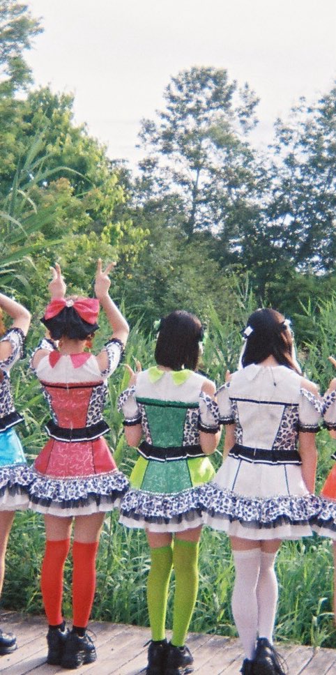 ebichu_staff's tweet photo. 【☀️夏の思い出☀️】

TikTokにて #ふぁみえん2026 の思い出フォト公開📸
🔗https://t.co/BIou6ljycG

「スーパーブルー」MV公開中🌻🍉✨
https://t.co/6rqcPxqFzg

💜真山りか 
💚安本彩花 
🩵中山莉子 
❤️桜木心菜 
💚小久保柚乃 
🤍風見和香 
🧡桜井えま 
🩷仲村悠菜 

#えびちゅう #私立恵比寿中学 #スーパーブルー