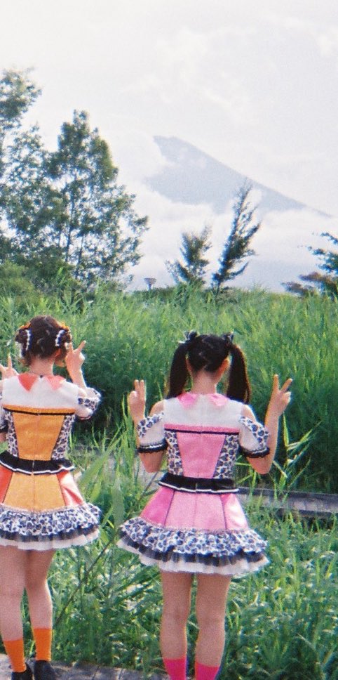 ebichu_staff's tweet photo. 【☀️夏の思い出☀️】

TikTokにて #ふぁみえん2026 の思い出フォト公開📸
🔗https://t.co/BIou6ljycG

「スーパーブルー」MV公開中🌻🍉✨
https://t.co/6rqcPxqFzg

💜真山りか 
💚安本彩花 
🩵中山莉子 
❤️桜木心菜 
💚小久保柚乃 
🤍風見和香 
🧡桜井えま 
🩷仲村悠菜 

#えびちゅう #私立恵比寿中学 #スーパーブルー