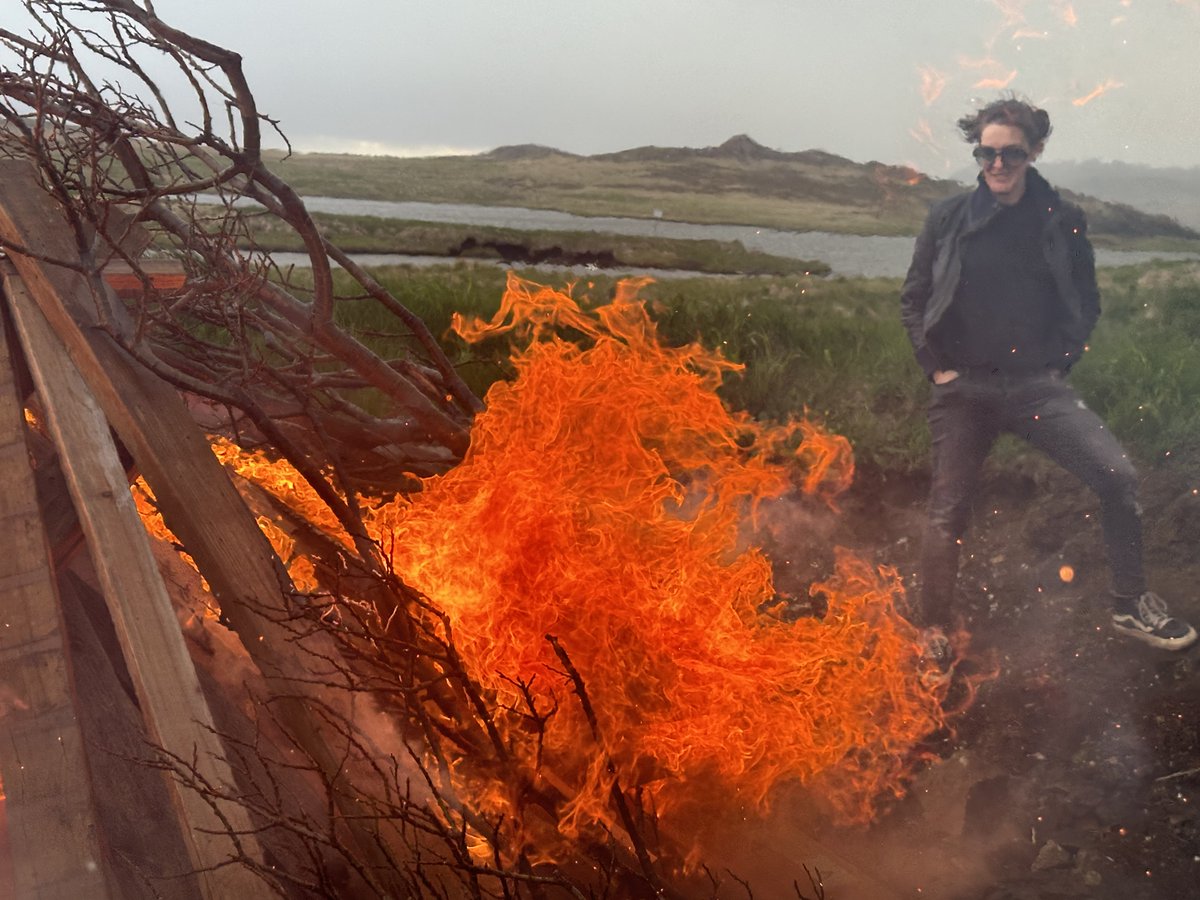 mstiefvater's tweet photo. A discussion about the movie WHIPLASH at my latest cello lesson has forced me to ruefully acknowledge that there are also two sides to Maggie Stiefvater, the Teacher.

(the bonfire is for burning manuscripts and other unnecessary burdens) https://t.co/t91PgnCrOV
