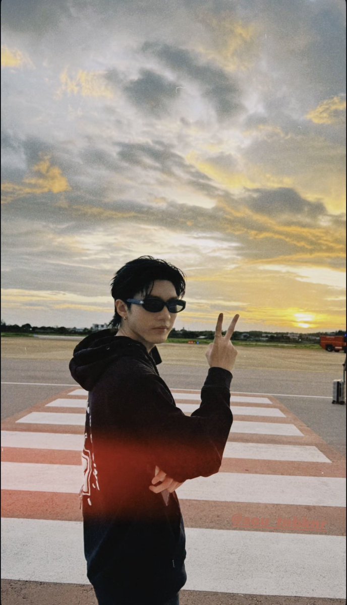 gtguitatar's tweet photo. ท้องฟ้ากับพวกแก น่ารักเสมอเลย🌅

— #aou_tnbknr #besevboom 🌟 https://t.co/sLYFKO78iG