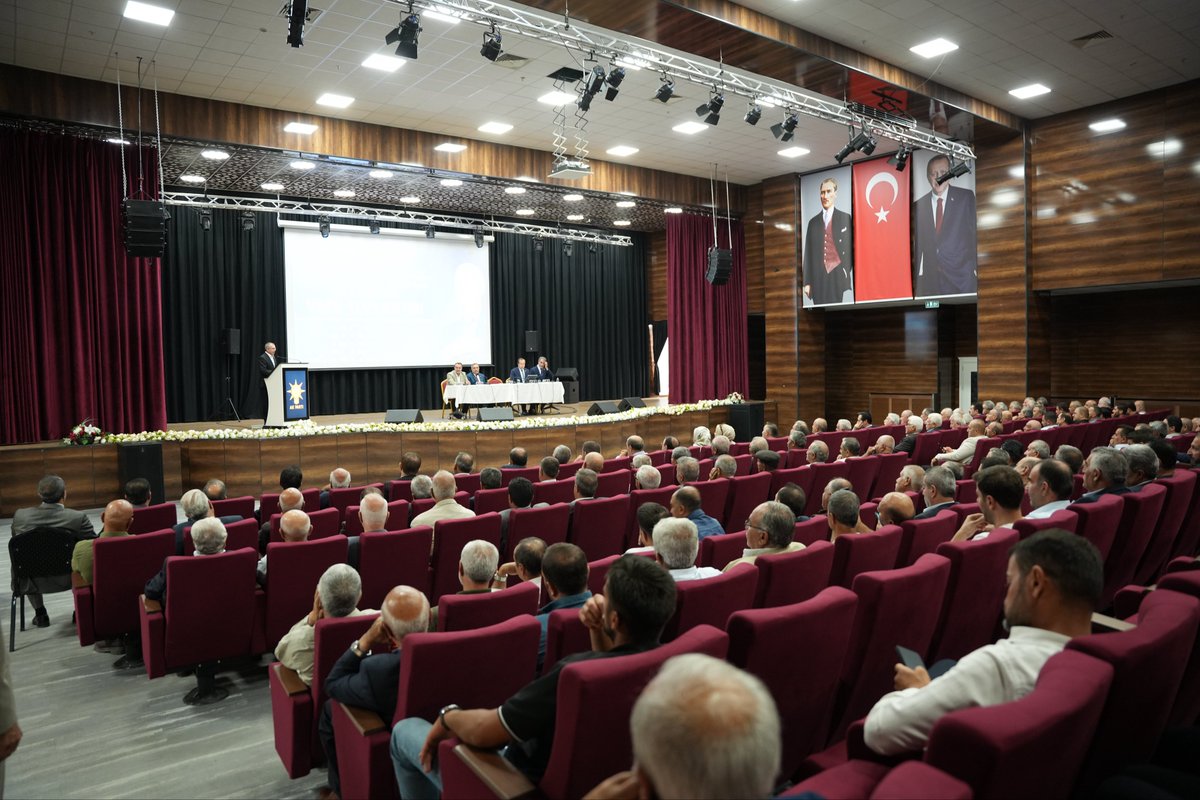 AK_PartiVan's tweet photo. AK Parti Genel Merkez Teşkilat Başkanlığımızın Vefa Programı kapsamında, İl Başkanımız Sayın Abdulahat Arvas’ın ev sahipliğinde; geçmiş dönem il yönetim kurulu üyelerimiz, belediye başkanlarımız, ilçe başkanlarımız ve belediye meclis üyelerimizle bir araya geldik.

Teşkilatımızın dününden bugününe emek veren, davamıza gönül veren tüm yol arkadaşlarımızla buluşmanın mutluluğunu yaşadık.

Genel Merkez Teşkilat Başkan Yardımcımız Sayın Uğur Aydemir ve MKYK Üyemiz Sayın Mustafa Özkan’ın katılımlarıyla gerçekleştirdiğimiz bu anlamlı buluşmada, geçmişten geleceğe uzanan güçlü teşkilat bağlarımızı bir kez daha pekiştirdik.

Cumhurbaşkanımız ve Genel Başkanımız Sayın Recep Tayyip Erdoğan’ın liderliğinde, Türkiye Yüzyılı hedeflerimiz doğrultusunda; birlik, beraberlik ve kardeşlik içerisinde durmadan, yorulmadan çalışmaya devam edeceğiz.
@akparti
@abuyukgumus 
@uguraydemir45 
@06mozkan 
@MustafaAlkayis 
@Recep_ayd25