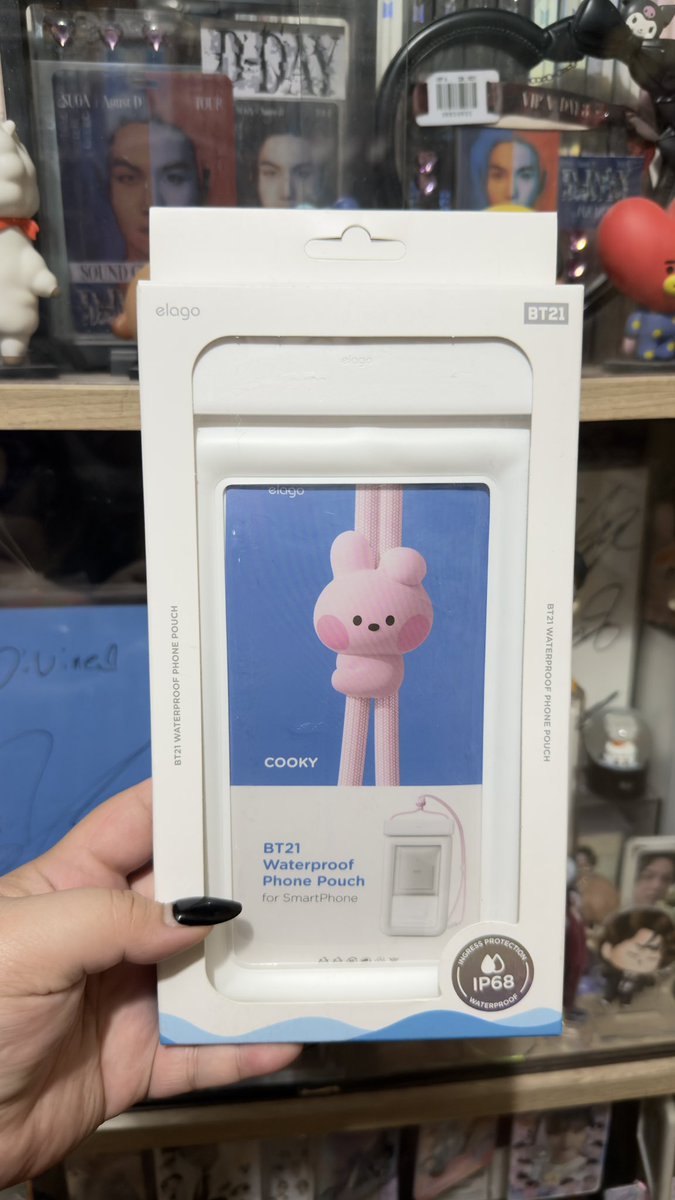 DivineMore's tweet photo. PLEASE HELP RT

JK Birthday Giveaway 😊

🎁 Cooky Elago Waterproof Phone Pouch 

- Like &amp; RT
- MBF
- Post your fav pic of Jk w/ Birthday Greetings
- Free SF (PH Only)

Will draw on September 2 https://t.co/UrJWNcaD30
