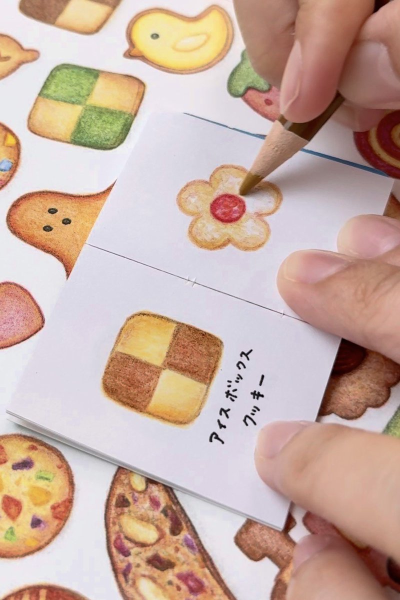 mainooyatsu's tweet photo. ジャポニカ学習帳の豆本ガチャ！

自由帳が出たので
絵を描いてみました✍️ https://t.co/sXCMtLI49Q