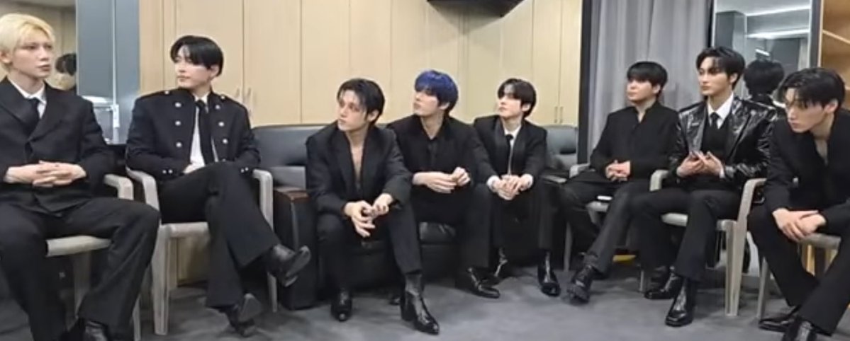 minjoongshakur's tweet photo. always thinking about how when they’re yap yapping away hj will be like “what do you think ys?” and everyone does this https://t.co/0606zNWW9y