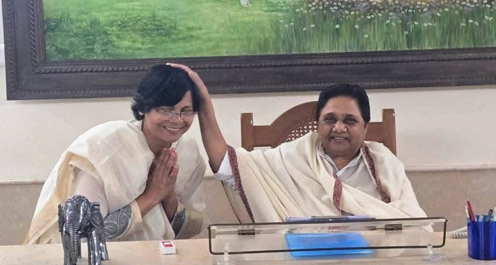 Bsp4u's tweet photo. बहुजन मूवमेंट की सच्ची मिशनरी समाज को जागृति करने वाली और बाबा साहब की विचारधारा, मान्यवर कांशीराम साहब के मिशन और आदरणीय बहनजी के नेतृत्व को जन-जन तक पहुँचाने वाली प्रोफेसर इंदु चौधरी जी (गोरखपुर-आजमगढ़-देवीपाटन मंडल की मुख्य प्रभारी एवं लालगंज से पूर्व लोकसभा प्रत्याशी ) 

को जन्मदिन की हार्दिक बधाई एवं शुभकामनाएँ।

जय भीम - जय बसपा । @ProfInduChodhry