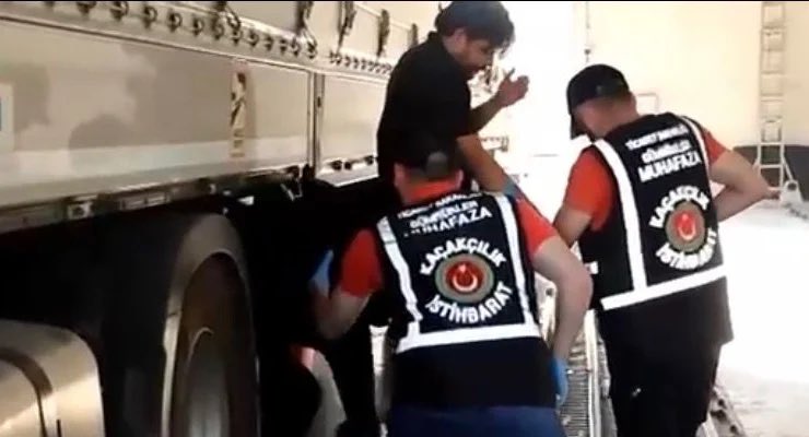 mahfildijital's tweet photo. 🔴 İsrail Dışişleri Bakanı Gideon Saar:

Erdoğan rejimi, bugün de başka bir gazeteciyi tutukladı. https://t.co/UNzl8Vrmkh