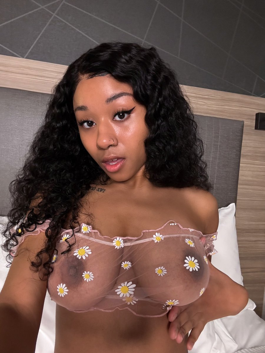 amarigoldd's tweet photo. Lover girl 💞🌼 https://t.co/4fHTVi1is1