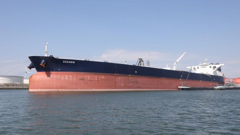 AnaliseGeopol's tweet photo. 🇮🇷 Irã atinge com mísseis antinavio dois petroleiros que tentaram furar o bloqueio no Estreito de Ormuz. Uma das embarcações atingidas é o VLCC "Sidr" de propriedade saudita, e a outra é o "Senegal Prosperity" de propriedade sul-coreana. O preço do petróleo disparou novamente. https://t.co/kYTk7qVBXR
