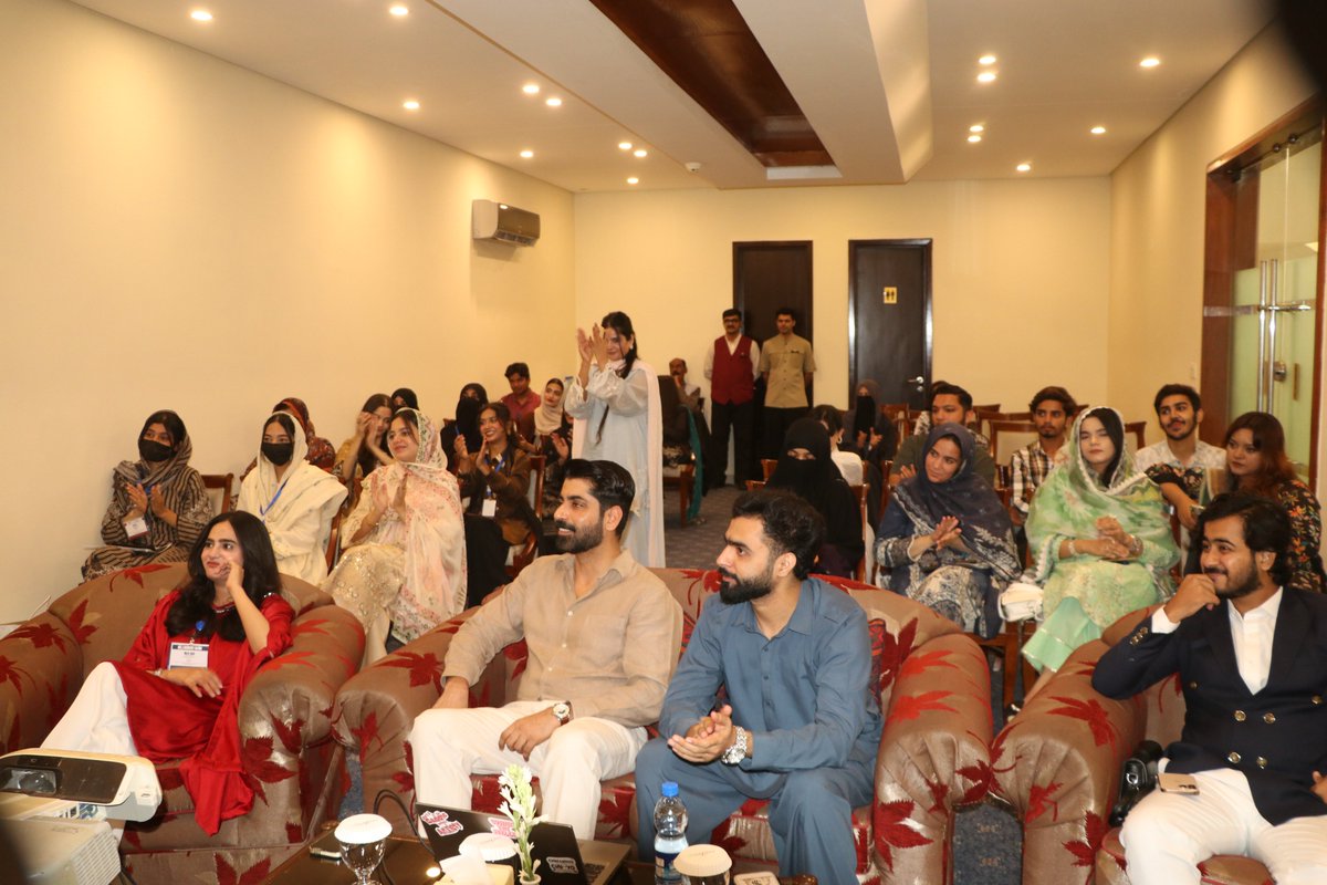 PakUSAlumni's tweet photo. Around 30 young participants have completed their training under Arbish Shahid’s #PUAN Grant in Multan, building practical e-commerce, digital design &amp; AI-enabled skills. Two participants have already generated 8 &amp; 4 T-shirt sales within one week.
More: https://t.co/YMw6R2oXZ5 https://t.co/BYCjVrdIKe