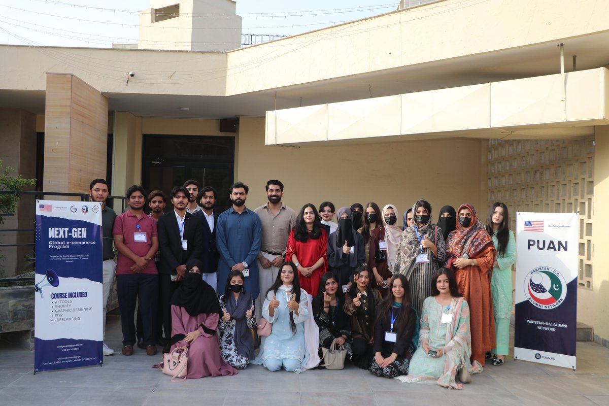 PakUSAlumni's tweet photo. Around 30 young participants have completed their training under Arbish Shahid’s #PUAN Grant in Multan, building practical e-commerce, digital design &amp; AI-enabled skills. Two participants have already generated 8 &amp; 4 T-shirt sales within one week.
More: https://t.co/YMw6R2oXZ5 https://t.co/BYCjVrdIKe