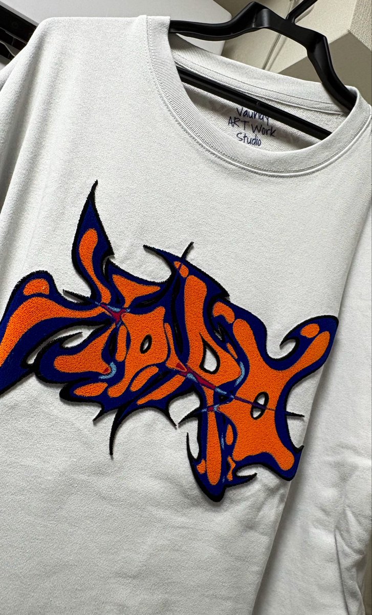 IamP10mo's tweet photo. Vaundyのグッズでここ数年で
1番ビビッときたTシャツが届いたー

ロゴ大きくて触り心地が良くて
最高にいいです
#HORO  #Vaundy_HORO https://t.co/LakwmXmBB9