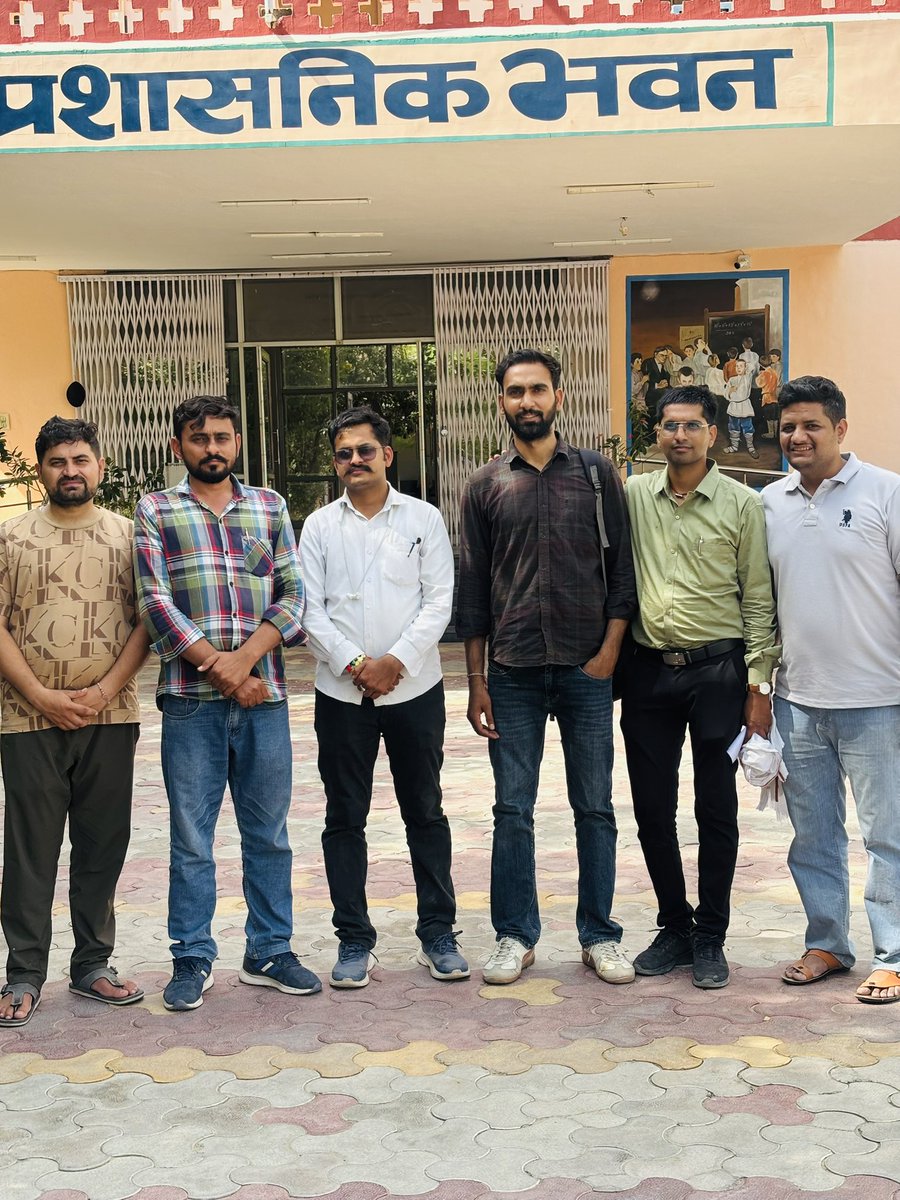 opchoudharyjaat's tweet photo. बीकानेर निदेशालय में आज प्रयोगशाला संवर्ग की 5 सूत्री मांग पत्र सौंप कर वार्ता की!!
इस दौरान RMPSA के प्रदेश अध्यक्ष ओपी चौधरी, महामंत्री अखिल पंचारिया, जतिन सोलंकी, शुभम बिश्शा, शिव नारायण गोदारा सहित अन्य साथी मौजूद रहे 
@opchoudharyjaat 
@LabAssistantEdu 
@RMPSA_Rajasthan https://t.co/Bt1XOhoDR8