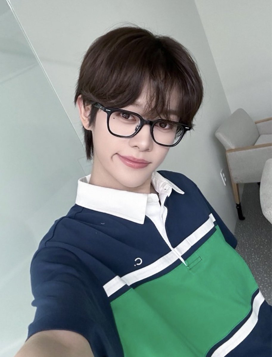Ssouo8888's tweet photo. 아양아 너 지금 완전 🤓 << 이렇게 생겻어ㅠ
너무 귀엽다 빵 다먹어더먹어ㅠㅠ💞 https://t.co/EnxDMY4ZeQ