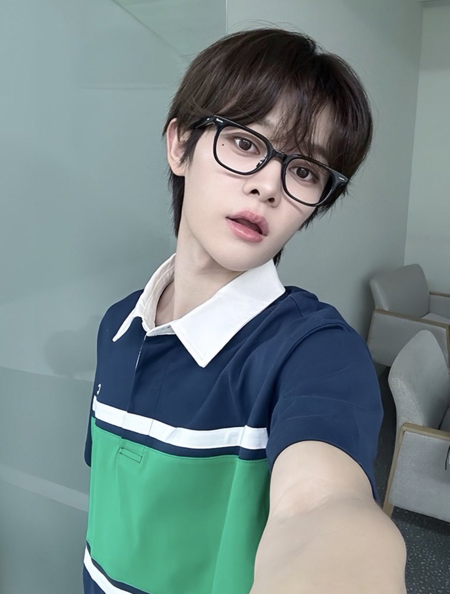 Ssouo8888's tweet photo. 아양아 너 지금 완전 🤓 << 이렇게 생겻어ㅠ
너무 귀엽다 빵 다먹어더먹어ㅠㅠ💞 https://t.co/EnxDMY4ZeQ