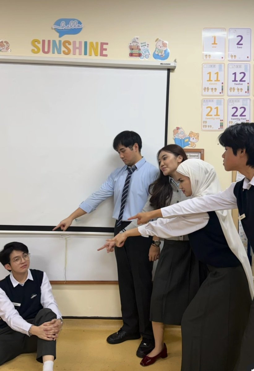 SandyoursNuna's tweet photo. Apa2an ini... kenapa mereka disatukan? favoritku semua 😭😭😭 https://t.co/Xf5FIRCIp9