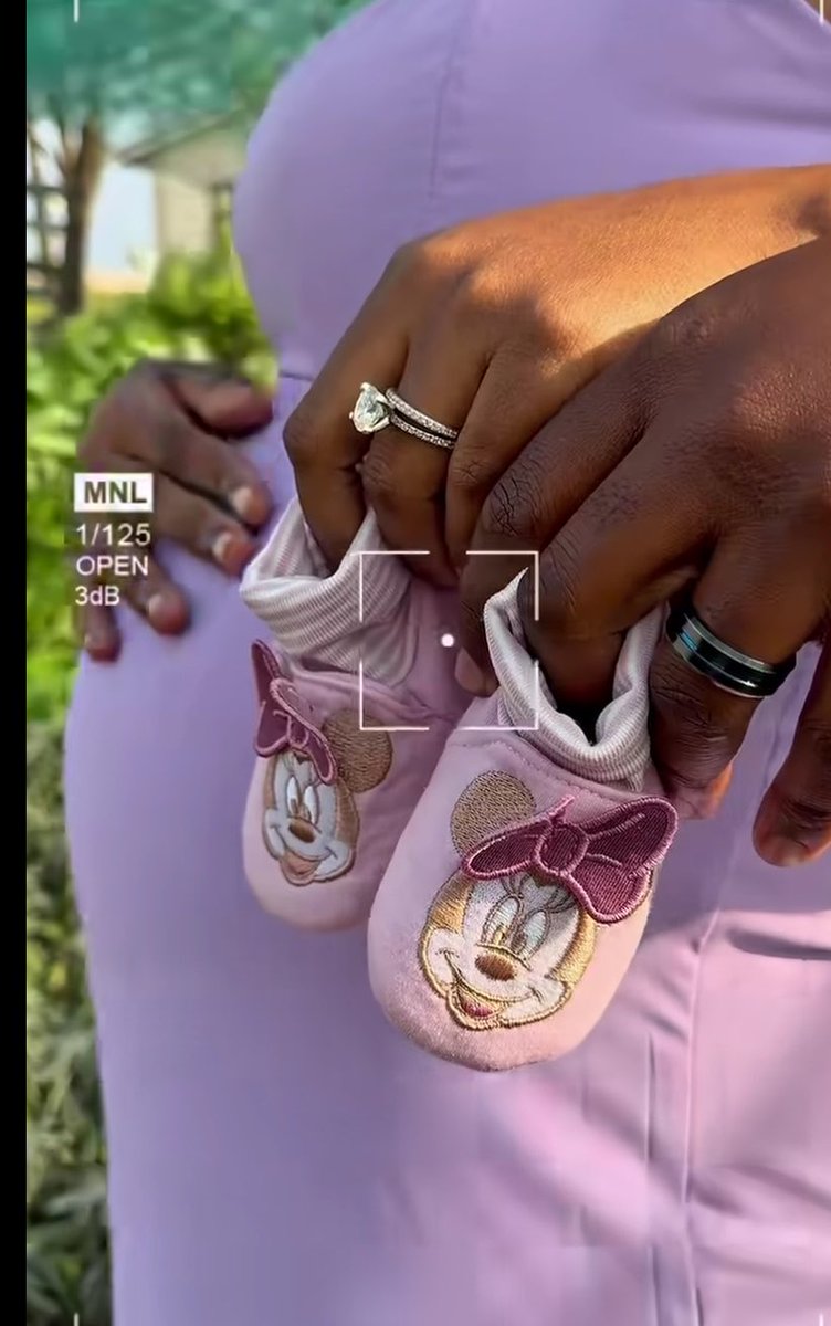 Sizi_phiwe's tweet photo. Onezwa just announced she is pregnant and also left handed 💍  🤰🏽 ❤️what a beautiful way to start spring https://t.co/d94LJh8mns