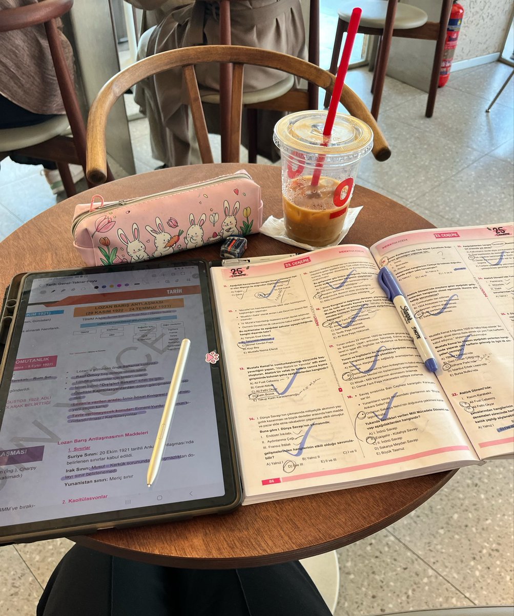 islaboards's tweet photo. studying alone again📖🧋 https://t.co/biDG0w5Tur