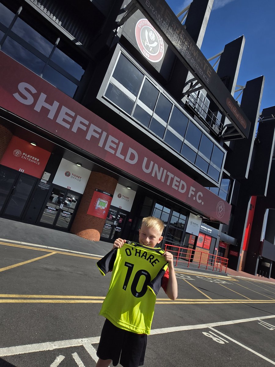 Ken_Slice's tweet photo. Our youth is to blame. Told him not to get a players name..... £78 and not lasted a month! @SheffieldUnited @CalOhare https://t.co/NPmhv21Fwh