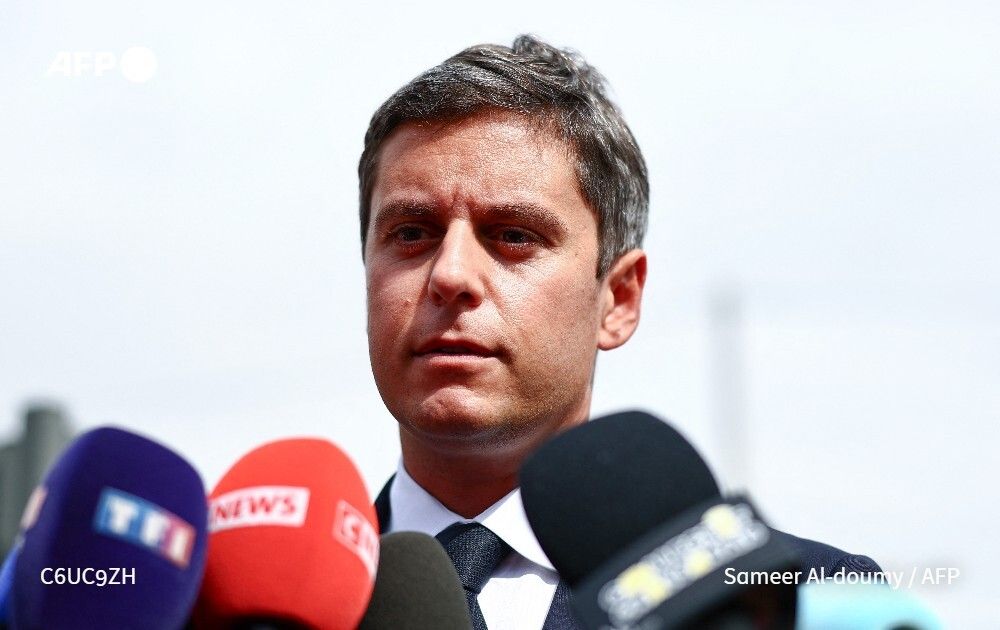 afpfr's tweet photo. Éducation: Gabriel Attal "assume" de vouloir augmenter le salaire des enseignants et de faire de l'Éducation une "priorité" malgré l'état des finances publiques, moyennant des économies par ailleurs, notamment sur la dépense sociale ⤵️ https://t.co/KnXMywt07I