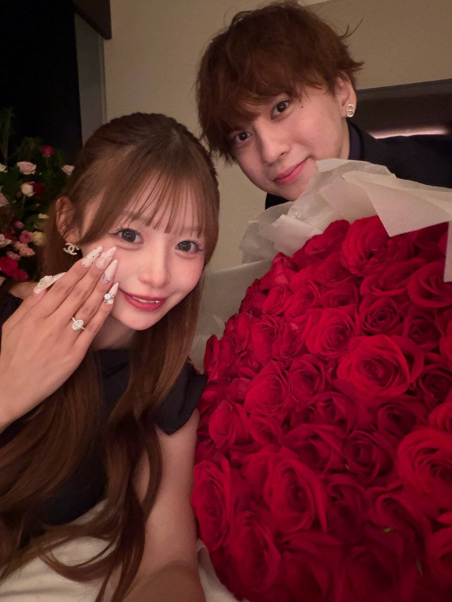 yuppi_91's tweet photo. 【ご報告💍】
2026.08.07 
復縁して5年記念日にプロポーズしてもらいました😭❤️
そして今日9/1は私25歳の誕生日🎂♡
こんなに素敵な日に⁡皆様にご報告できたこと心から嬉しく思います。
これからもつーさんとゆっぴをよろしくお願いいたします🙇‍♀️ https://t.co/v2yZxUUojZ