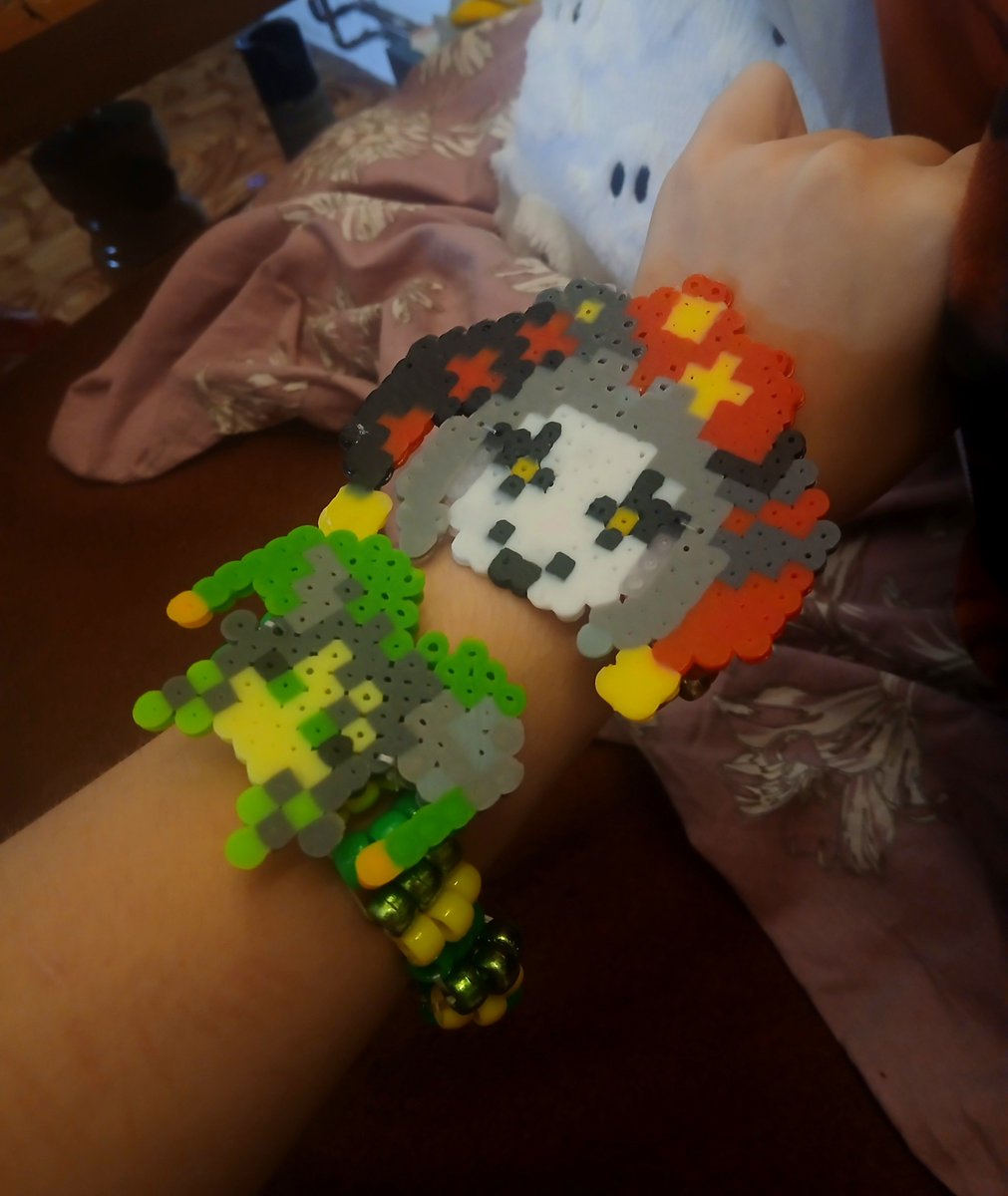 K0piga's tweet photo. Another cuff!! This time with Harlequin ~☆ #tfc #thefreakcircus #kandi #kandicuff #pierrottfc #harlequintfc https://t.co/coinMOOy7e