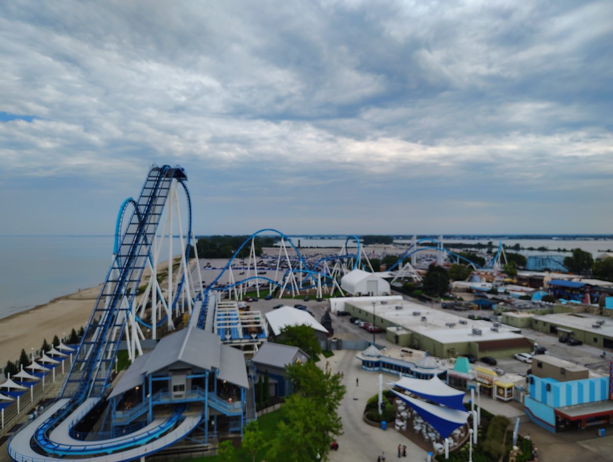 DerrickNewell's tweet photo. I've heard of the mini golf at Cedar Point, but not the candlepin bowling right next to it. Been coming here since 2003 and just now noticed. In the big arcade by Sky Ride.⛳ 🎳#CedarPoint https://t.co/7qHKkc85FH