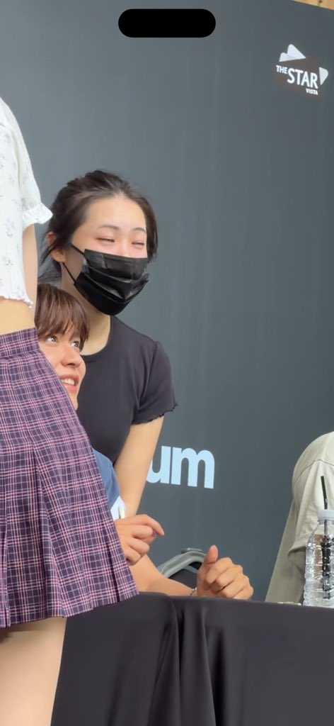 faihom_'s tweet photo. 260901 RIIZE MAKESTAR FANSIGN IN SINGAPORE

ถามอึนซอกว่าช่วงนี้ดลลี่ออกมาหลายเวอร์ชั่นมากอึนซอกชอบเวอร์ชั่นไหนที่สุดหรอ อึนซอกบอกชอบดลลี่ผิวแทน แล้วดูหน้าตอนพูดถึงดลลี่😭😭

#RIIZE #EUNSEOK #은석 https://t.co/WMjFWh8rjz