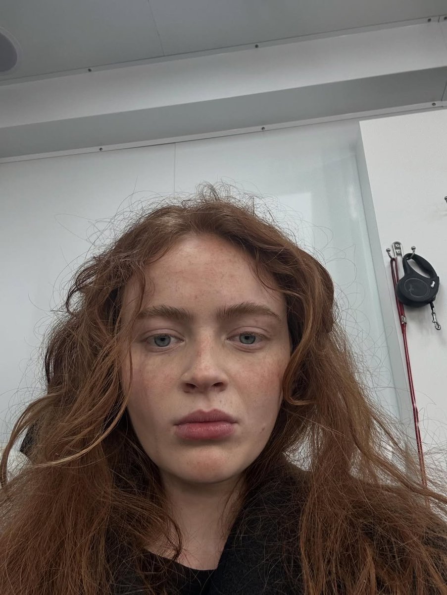 openbychoice's tweet photo. ⠀she looks thrilled to be here. https://t.co/7vvHgpFDHS