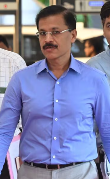 NalinisKitchen's tweet photo. One more raid by @Tukaram_IndIAS Sir.

His team exposed a racket of selling expired products in Navi Mumbai.

FDA suspended the licence of Sadhana Enterprises.

Shocking things found:
- They were removing the manufacturing dates from expired products and overwriting them with new dates.
- 5000+ cartons seized
- Seized material worth ₹75 lakh
- Products from big brands found, including Lay's, Kurkure, Maggi, Knorr, Rasoi, Hellmann's, Thums Up and Limca.

Human greed has no limit. Some people can go to any level just to make money.

And this is just one place. Imagine how many such secret warehouses could be operating across India.

We can't trust what we buy anymore.

One day, all you fraud people will go to hell.