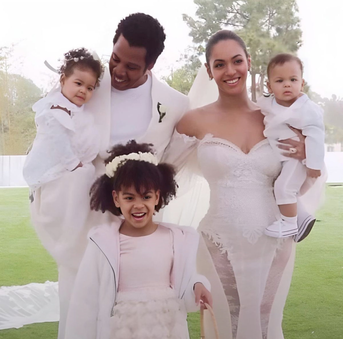 BbBio55's tweet photo. Jay-Z was asked why his twins, Rumi and Sir, aren’t seen publicly as often as his eldest daughter, Blue Ivy, and his response was:

🗣️ Jay-Z: “Kanye was right.” https://t.co/IeTDRw8e8z