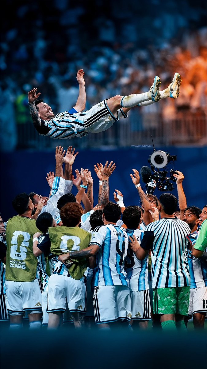 Niyaznizz11's tweet photo. LIONEL MESSI — THE END OF AN ERA.

FROM 2005 TO 2026. 
21 YEARS. ONE SHIRT. ONE CAPTAIN. ONE IMMORTAL LEGACY. 🐐💙🤍 https://t.co/Roi8i4ppOk