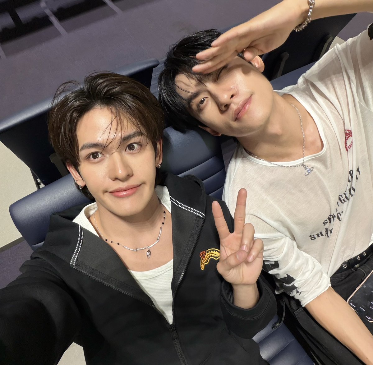 shoguunn's tweet photo. เลิกงาน กลับบ้านนนนนนน เย้ ✈️
#NOTYOURSTheSeries 
#RossShogun
#SHOGUNparamee https://t.co/9fZDV36gde