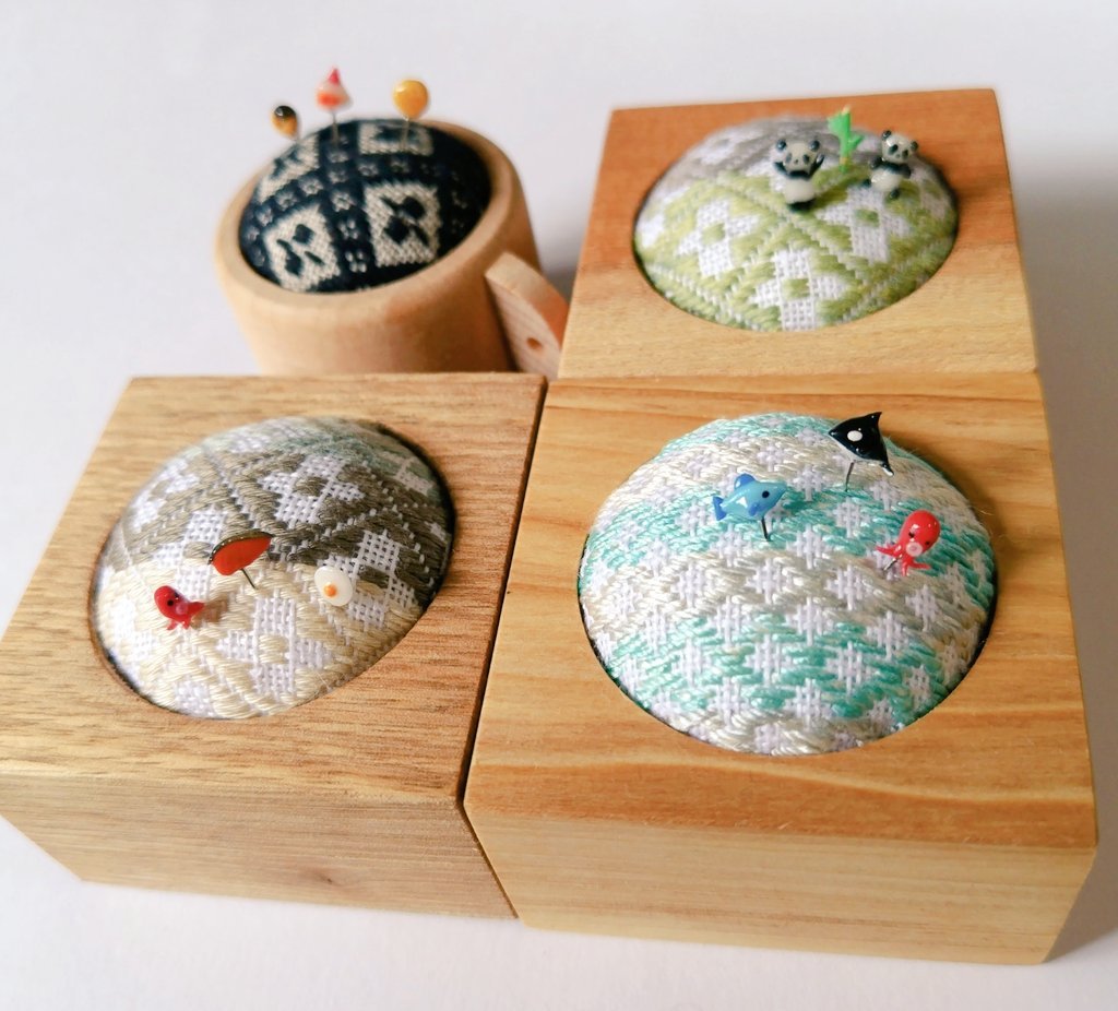 kei_kiui's tweet photo. 針山とまち針をお探しの方へ届け✨

なんと今回はまち針作家さんも同日出展！
お気に入りのピンクッションとまち針を揃えるチャンスです📍🪡

いろんなサイズ揃えてお待ちしています

🍎9/6(日) 東京ハンドメイドマルシェ
🍎ブースNo.D-20
🍎こぎん刺し kiui

#こぎん刺し
#東京ハンドメイドマルシェ https://t.co/6LrMK4L5TI