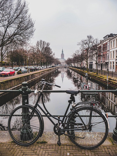 Nick_155309Elli's tweet photo. After rain, the wet pavement holds the smell of wet earth. A dream from years ago. The afternoon leaves almost unnoticed. https://t.co/fsNcBfMo1U