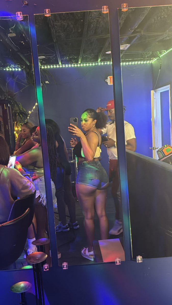 Onevicccc's tweet photo. Sexy asf https://t.co/FJWXU67YPO