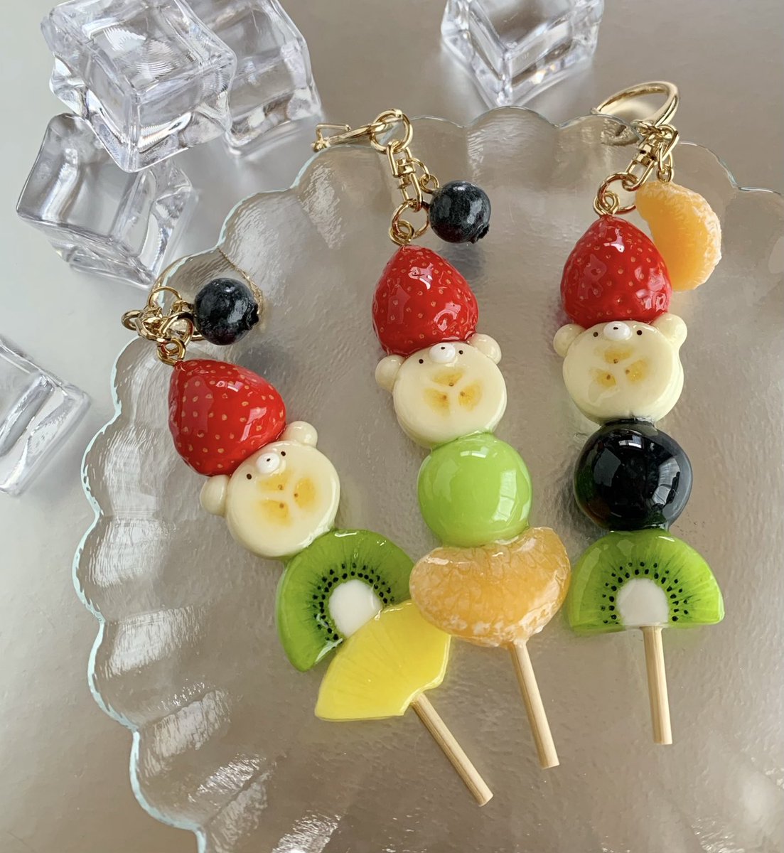 hidamaripicnic's tweet photo. ＼minne販売中！／
フルーツ飴は現在1種類のみとなりました🍓🍌🍇🥝
ご注文ありがとうございます！

マスカット飴などラスト1点販売中です🍭
本日クーポンご利用いただけます♪

お時間ございましたら、ぜひご覧ください🌟
▼ minne shop
https://t.co/Tr6EyNbx3C https://t.co/cKWZpZHyRe