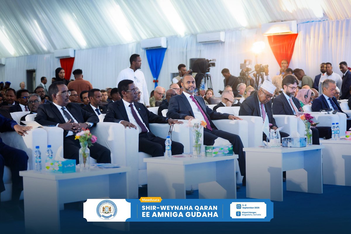MoIS_FGS's tweet photo. Wasiirka Difaaca Soomaaliya H.E. @AhmedMoFiqi
“Wasaaradda Gaashaandhigga waxaan ku dhisnay maamul hufan oo ku saleysan isla-xisaabtan, iyadoo la xoojiyay wada shaqeynta hay’adaha amniga.”
#NISConference2026 #Somalia #MoIS #InternalSecurity #NationalSecurity https://t.co/YRxOtBItGr