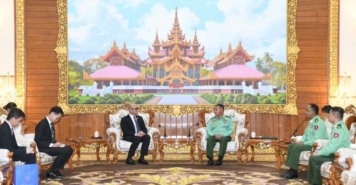 truthnotes44's tweet photo. တပ်မတော်ကာကွယ်ရေးဦးစီးချုပ် ဗိုလ်ချုပ်ကြီး ရဲဝင်းဦး မြန်မာနိုင်ငံဆိုင်ရာထိုင်းနိုင်ငံသံအမတ်ကြီး ဦးဆောင်သည့်ကိုယ်စားလှယ်အဖွဲ့အားလက်ခံတွေ့ဆုံ https://t.co/cLVGwa28N5