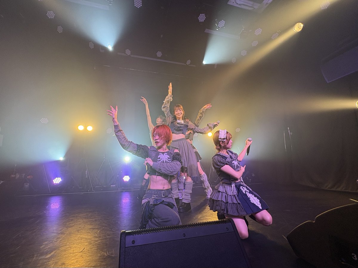fuuu_jwl's tweet photo. 2026.9.1 amini 『10thpirits 「HIGH SPIRITS × VVSiS × amini」』
@ SHIBUYA DIVE

1. This World
2. Call Sign [AM2-355]
3. メロイナイト
4. CHILD LADY
5. ラストノート
6. 僕らの証明

日々パフォーマンス力の上がってるaminiﾁｬﾝでした❕
#アミニセトリ
#amini https://t.co/uIuFOkwL7I
