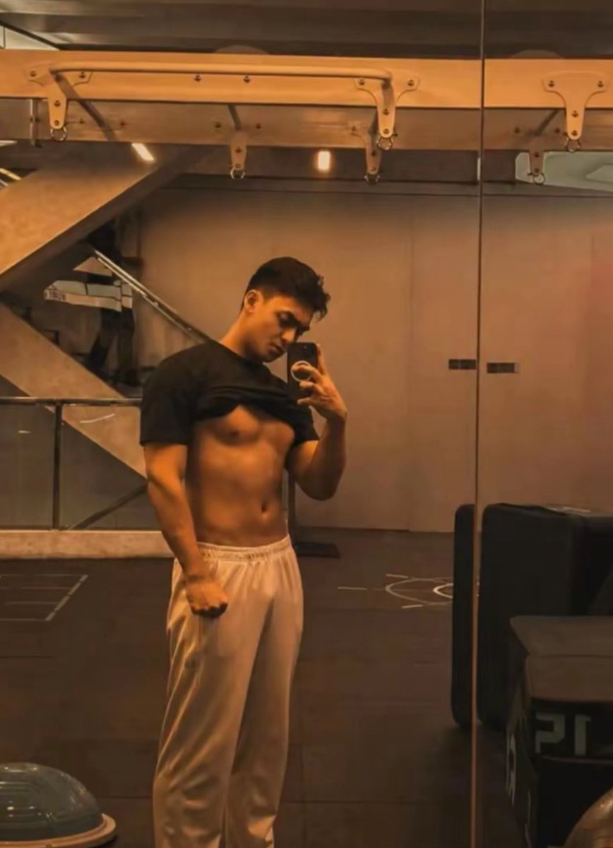 supikankemangi's tweet photo. "kakak ntik lagi apa?? aku lgi push day nih hehe" https://t.co/VYQWygryAv