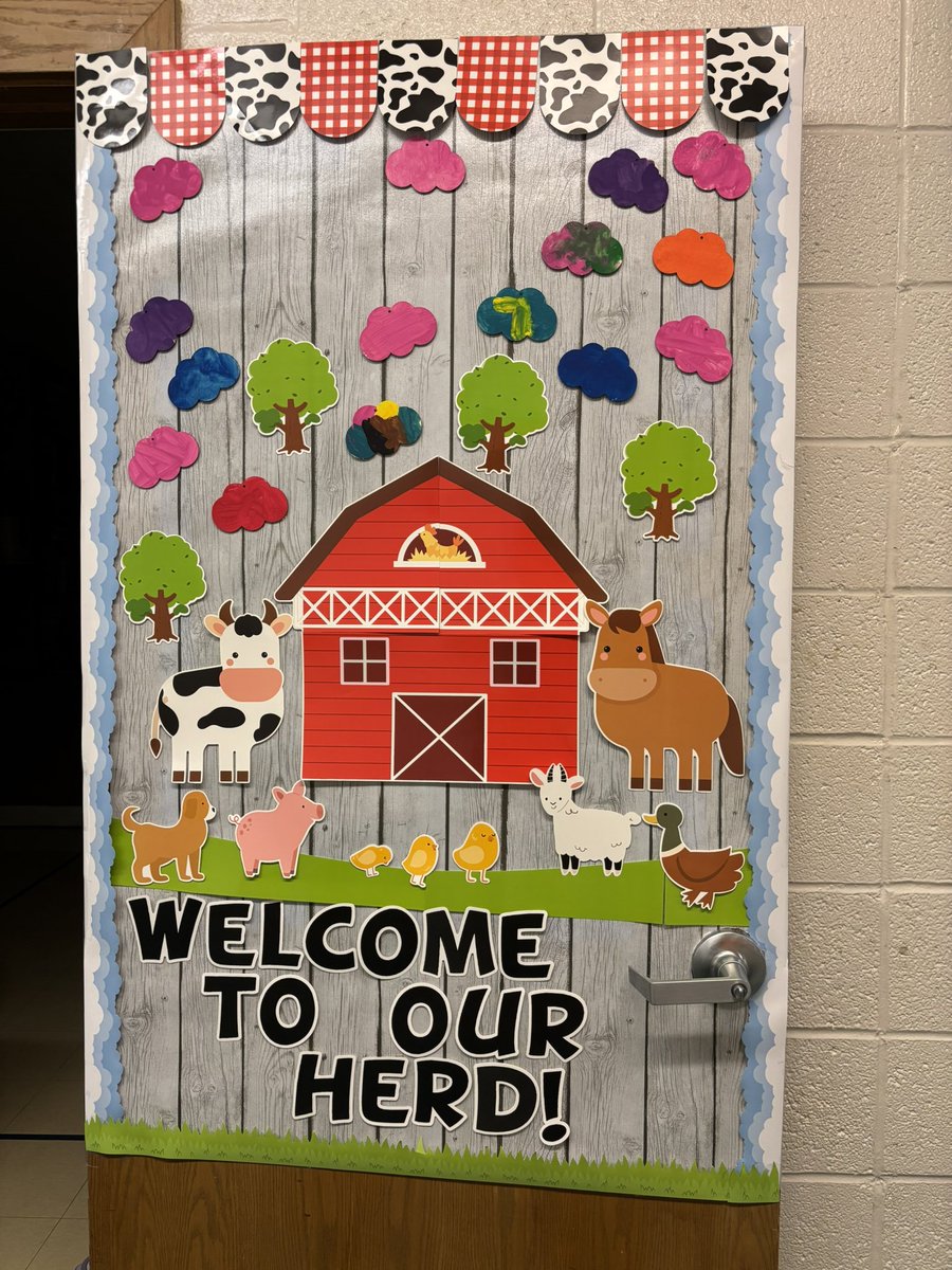 PCSDdentzler's tweet photo. Mr. Wilhelm is ready for his kindergarten students. #PCSDProud #DentzlerEagle #KindergartenReady. https://t.co/3RbCHbpqel