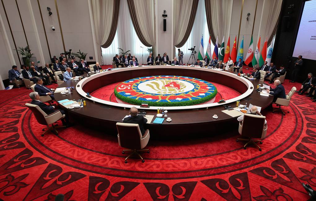 RealPepeEscobar's tweet photo. One of the key documents signed at the SCO in Bishkek:  regulating the Universal Center for Countering Security Challenges and Threats to SCO Member States.

As in fighting imperial Hybrid - and Hot - Wars. 

Iran also proposed a development bank and an energy consortium. https://t.co/wyP0k1wN8O