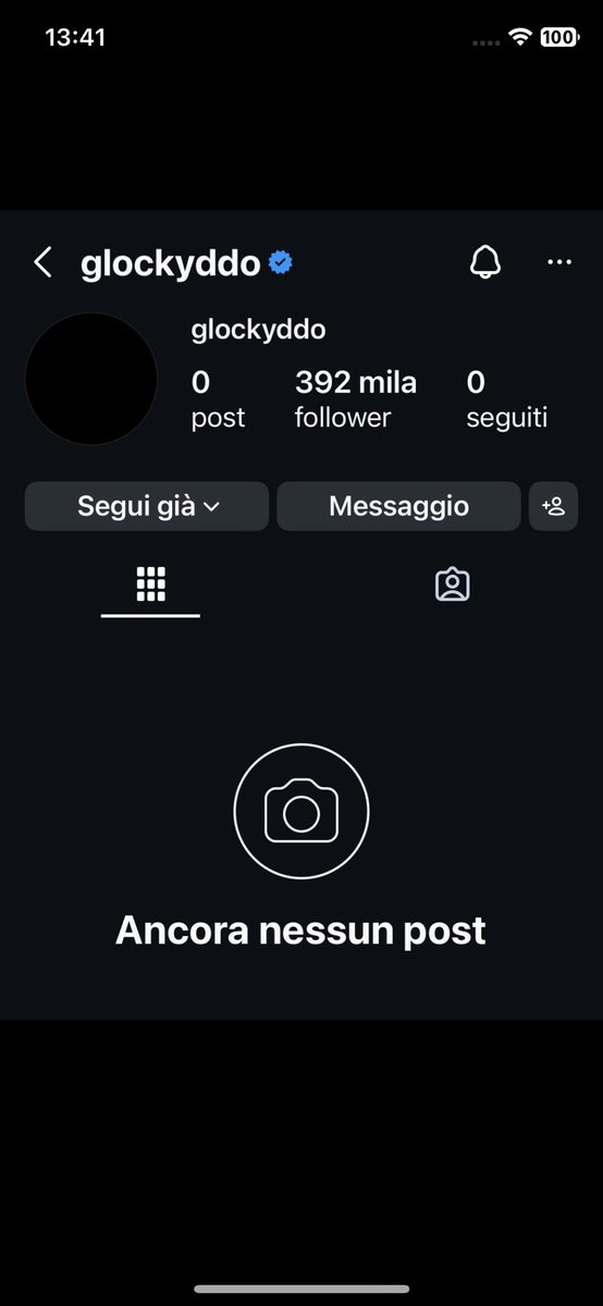 ceo0fdrilla's tweet photo. Glocky dopo aver cambiato  la foto profilo  su ig ha cambiato anche quello del suo account su X, anche in questo caso utilizzando un’immagine completamente nera. 📲⚫️ https://t.co/Av48D6xrXC