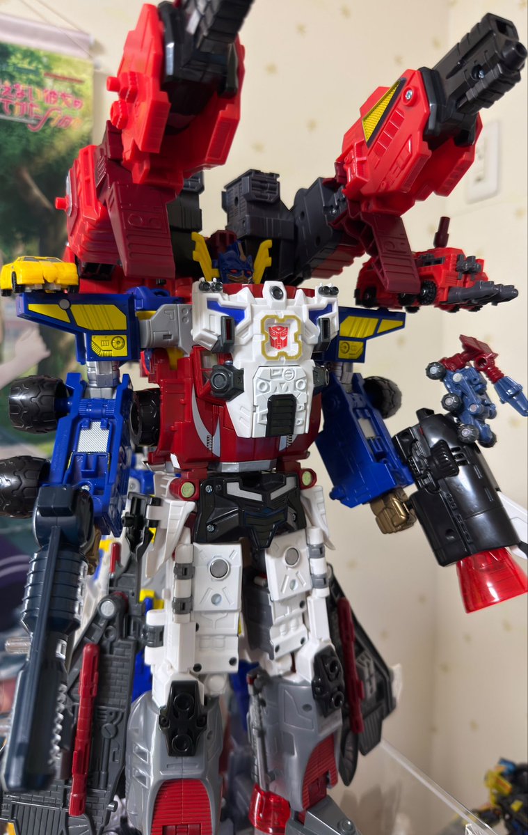 rsikakatan's tweet photo. AOTP マイ伝ジェットファイヤー届いたので早速コンボイと合体
当時品と比べるとかなりスタイリッシュになったし可動もバッチリ
あとはウルトラマグナスとコスモテクターと各パートナーマイクロンが来たら言うことなし https://t.co/Kek3lOxxgj