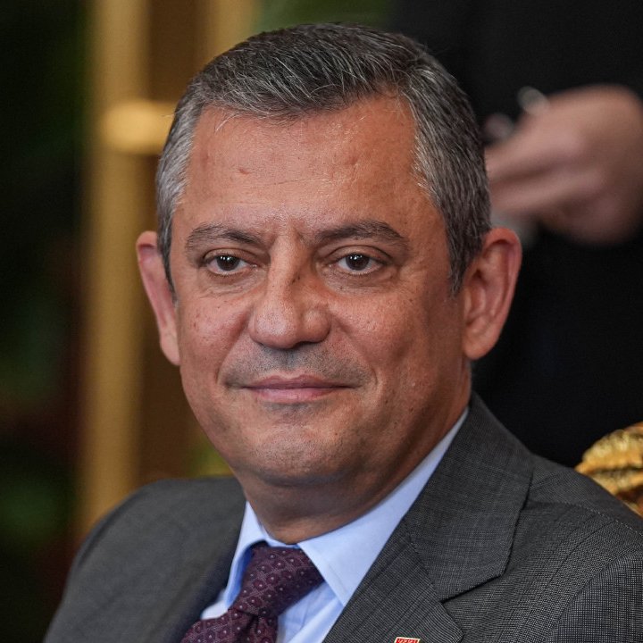 Fikret_ozer00's tweet photo. Özgür Özel, hakkını helal etmediği 4 kişiyi açıkladı:

• Ali Eren Bingöl
• Mesut Özarslan
• Özlem Çerçioğlu
• Özlem Gürzel

Sizler Helal ediyor musunuz? https://t.co/03isWwqjBZ