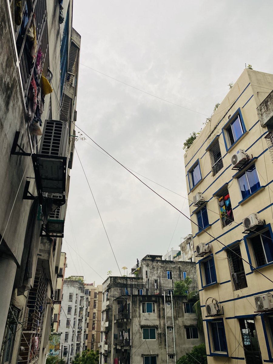 Web32002's tweet photo. Good Afternoon  𝕏 Creator 

The sky is heavily overcast,and feels like rain clouds start at any moment 

Who else loves rainy weather? https://t.co/VniYOTibvf